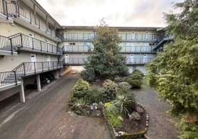 991, Cloverdale Avenue, Victoria, Canada, 2 Bedrooms Bedrooms, 0 ,1 BathroomBathrooms,Condo,Sold,Cloverdale Court,Cloverdale Avenue,0,1108