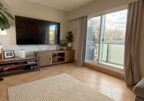 991, Cloverdale Avenue, Victoria, Canada, 2 Bedrooms Bedrooms, 0 ,1 BathroomBathrooms,Condo,Sold,Cloverdale Court,Cloverdale Avenue,0,1108
