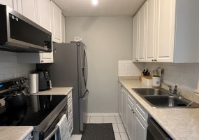 991, Cloverdale Avenue, Victoria, Canada, 2 Bedrooms Bedrooms, 0 ,1 BathroomBathrooms,Condo,Sold,Cloverdale Court,Cloverdale Avenue,0,1108